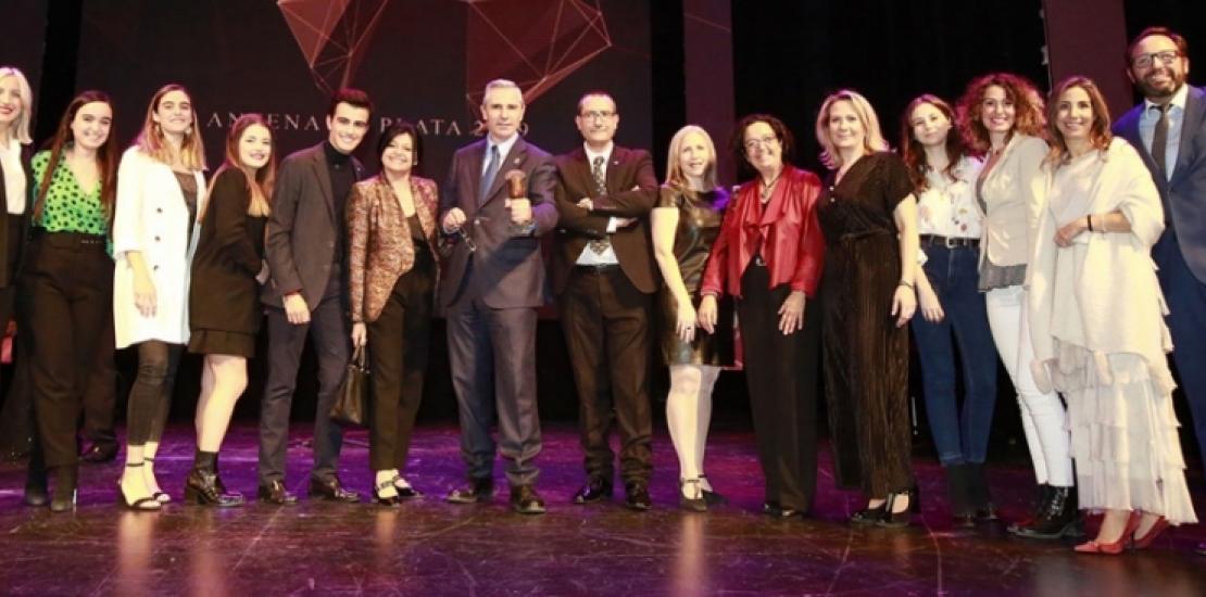 Micrófono de Plata award to the Faculty of Communication Micrófono de Plata award to the Faculty of Communication