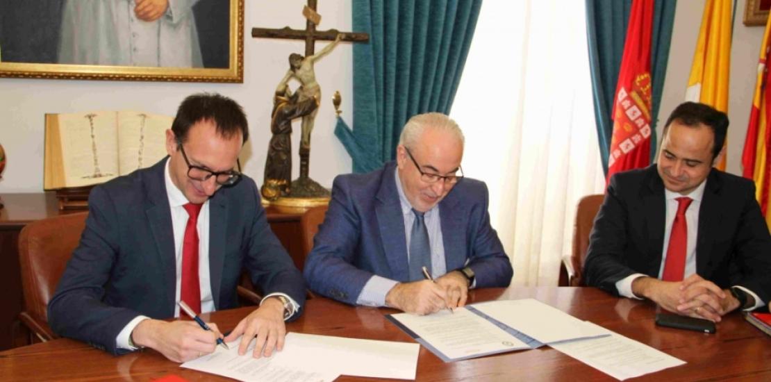 UCAM and Santander expand their alliance, which includes scholarships for new students with few resources UCAM and Santander expand their alliance, which includes scholarships for new students with few resources