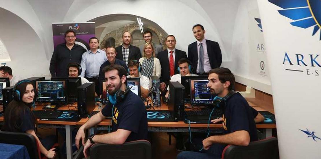 UCAM presents its team 'eSports': Arkangels UCAM presents its team 'eSports': Arkangels