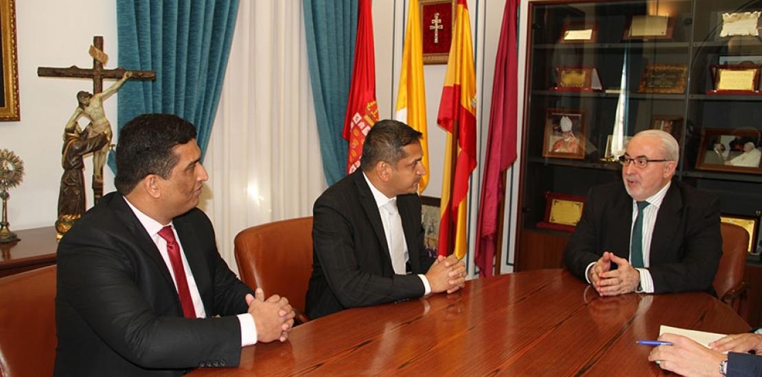 UCAM received the visit of one of its main partners in the Arab Emirates