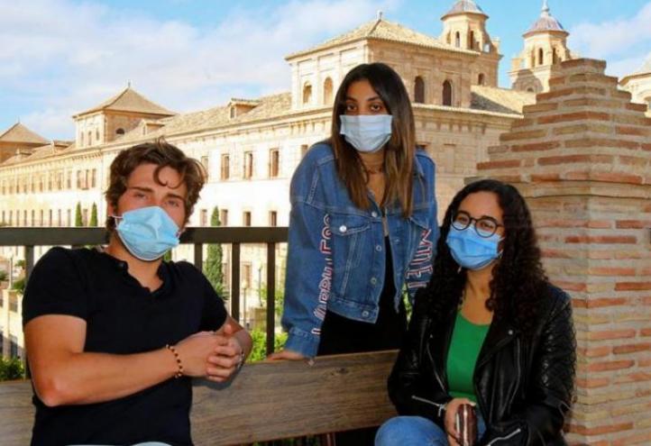 Franz (Germany), Helena (Lebanon) and Lina (Egypt) BBA students at UCAM