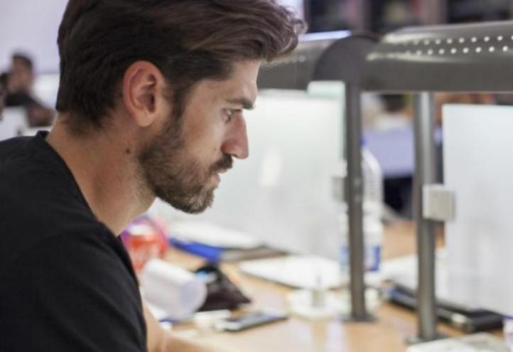 Javier Hernanz is an Olympic canoeist and master degree student at UCAM