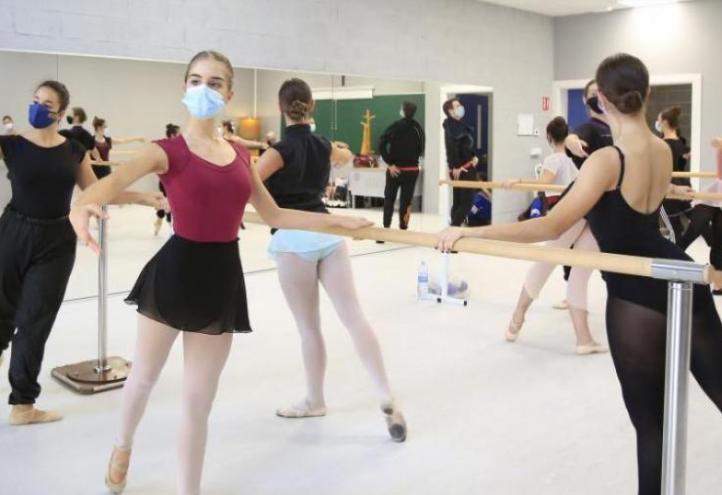 A ballet masterclass has served to premiere the UCAM Dance Classroom