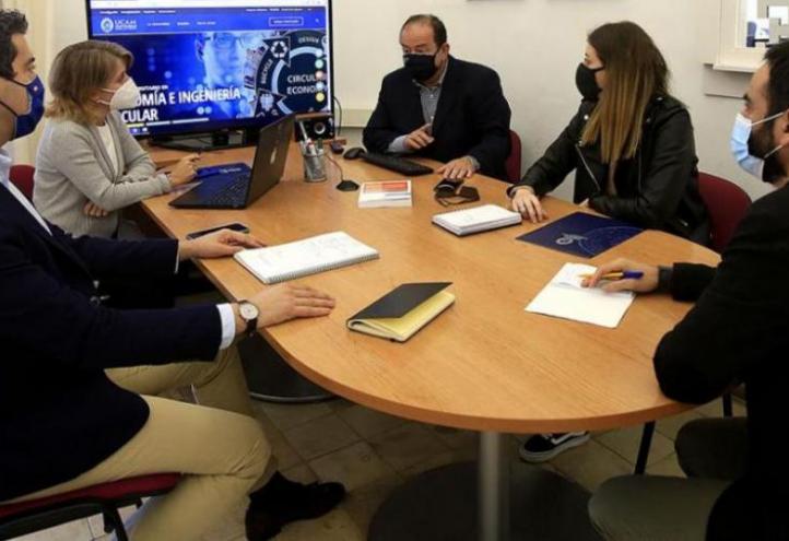 Working meeting of the RS Chair with the Vice-rector for Research, Estrella Núñez, and the director of OPRI, Pablo Cano.