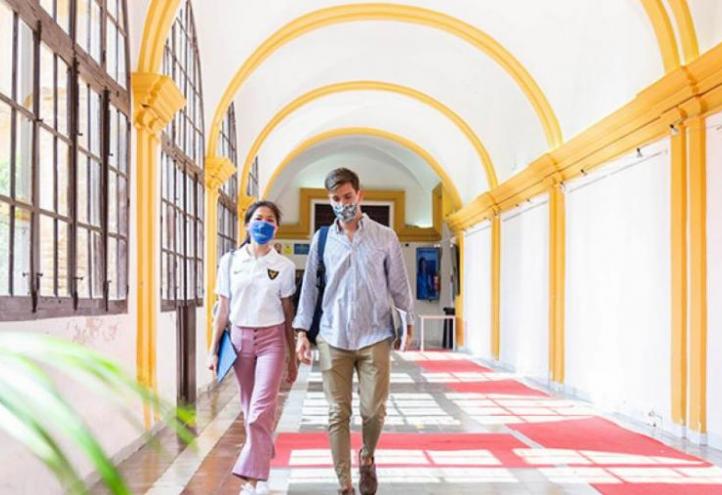 Students walking in the Los Jerónimos Monastery