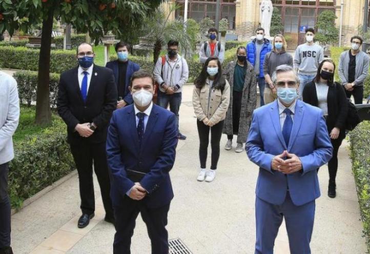 Some of the participants in the meeting of the International Academic Committee of UCAM with representatives of students of the degrees in English