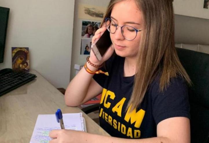 A UCAM student performing tele-accompaniment of elderly people.