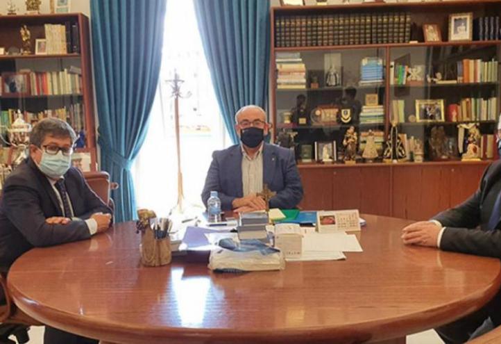 From left to right, José Luis Terreros, director of the Spanish Agency for Health Protection in Sport, José Luis Mendoza, president of UCAM, and Pedro Manonelles, president of the Spanish Society of Sports Medicine.