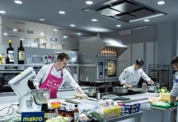 Pablo Gómez San Miguel, teacher of the Bachelor’s Degree in Gastronomy, is one of the active references in this platform