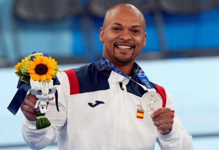 The Spanish gymnast reaches the podium and comes close to gold after completing a magnificent floor exercise