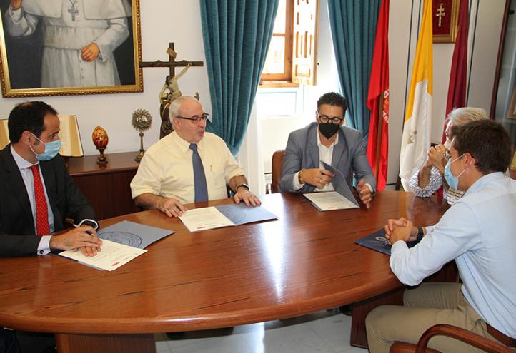 José Luis Mendoza, President of the UCAM; Juan José Caravaca, CEO of KeepCool; Mariano Ortín, Regional Commercial Director of Banco Santander in Murcia; Antonio Cerdá, Director of the Chair; and Industrial Doctorate student Ramiro Alonso.