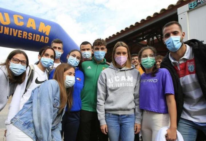 Gastronomy, sports, radio, languages, virtual reality, esports and volunteering made up the first day of the University Welcome at the Los Jerónimos Campus.