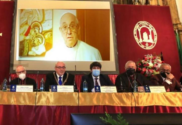 The Official Opening Ceremony of the Academic Year concluded with his speech, in which he thanked &quot;all the work done&quot; by the Universidad Católica during these 25 years, encouraging it to &quot;move forward, sowing hope&quot;.”