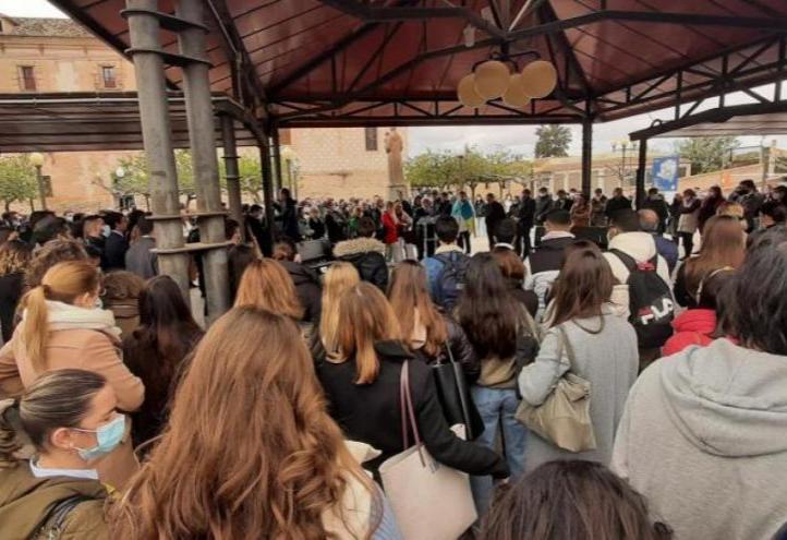 Attendees at the Gathering for Peace&#039; on the los Jerónimos Campus.