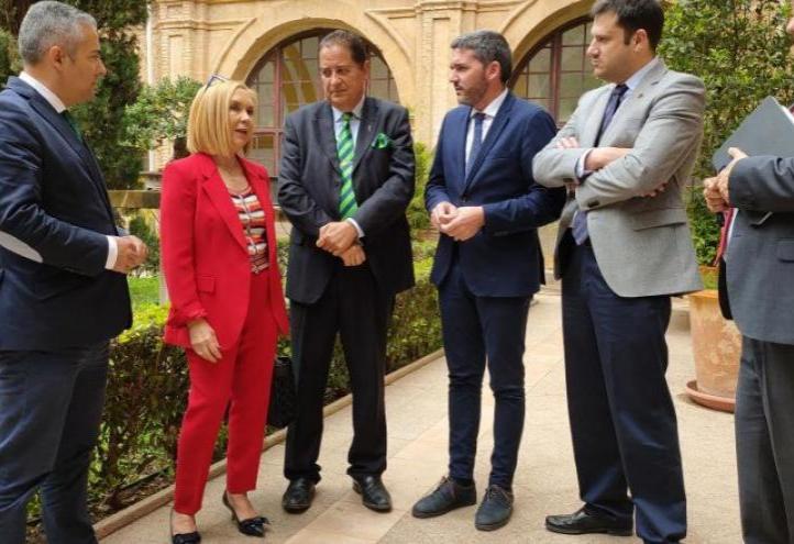In the centre of the picture, the Rector of UCAM, the Vice-Dean of the UCAM Degree in Civil Engineering, the Regional Councillor of Water, Agriculture, Livestock, Fisheries and Environment, and the General Director of Water for the Region of Murcia.