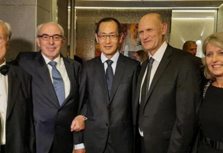 José Luis Mendoza, president of UCAM, with Shinya Yamanaka (centre), Juan Carlos Izpisua, Estrella Núñez and Pedro Guillén (left).