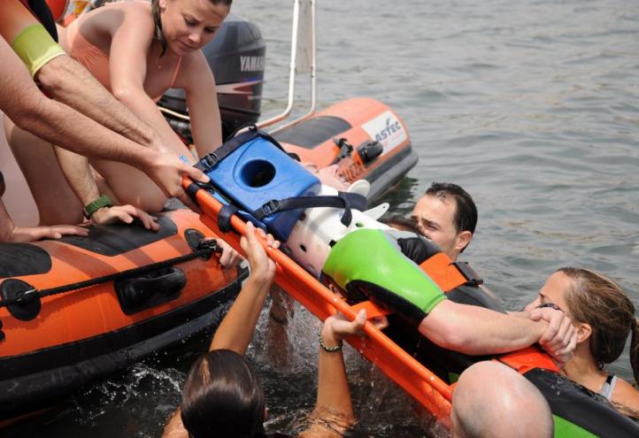 Students of the Master&#039;s Degree in Emergency Medicine during a practical session. UCAM