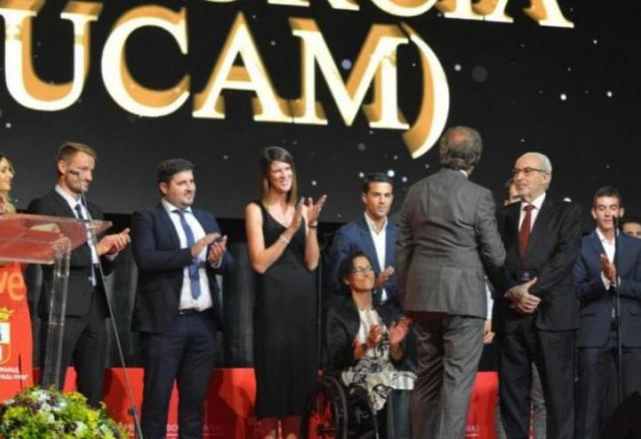 José Luis Mendoza received the UCAM award for its 25 years of support for sport.