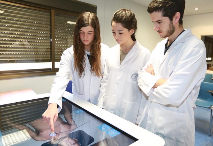 UCAM provides students with the most advanced equipment and a variety of high-end clinical simulation tools for the practical training sessions.