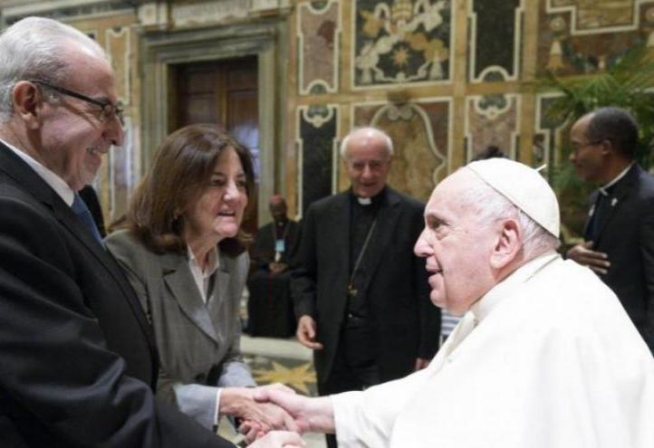 Meeting between Pope Francis and the president of the UCAM, José Luis Mendoza, who was accompanied by his wife, María Dolores García, and his daughter María