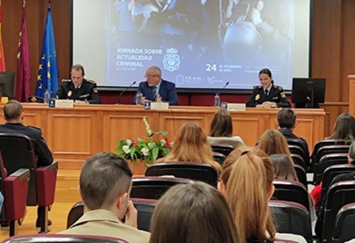 Javier Morote, head of the Murcia Provincial Public Security Brigade; José María Caballero Salinas, Vice-Dean of the UCAM Degree in Criminology, and Piedad Párraga Torres, Inspector of the National Police Force at the opening of the event