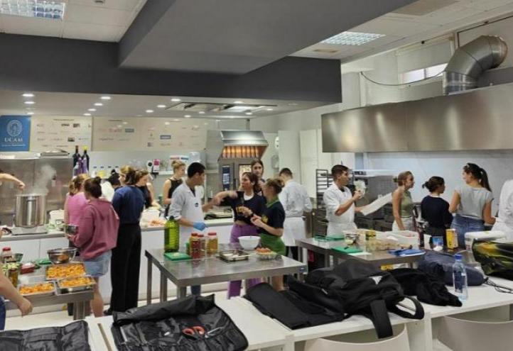 The students were trained in the Gastrolab classroom at UCAM