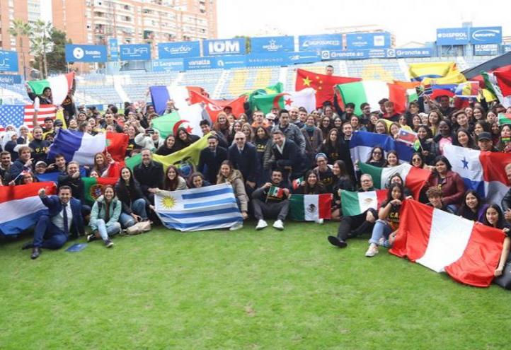 José Luis Mendoza García, director of Institutional Relations at UCAM; Pablo Blesa, vice-rector for International Relations and members of the management team and the Governing Council, together with the international students