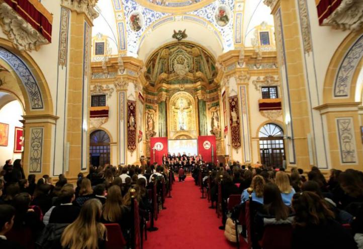 Children from the schools of the Alma Mater Foundation sing for Christmas