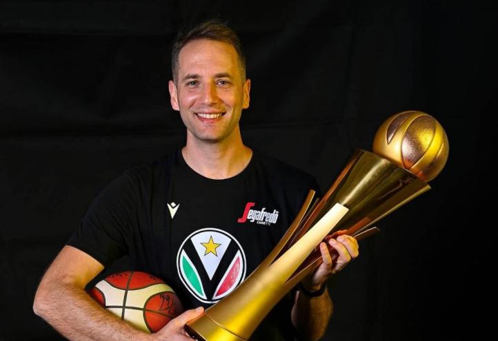 Mladen raising the cup.