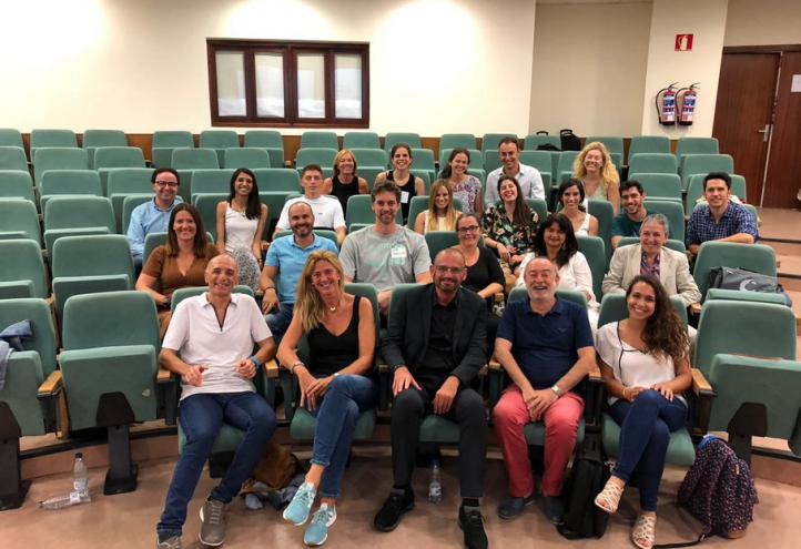 The time spent in front of screens and the reduction in physical exercise are possibly some of the triggers of this sadness. The study shows that children and adolescents increasingly fail to comply with the recommendation of daily screen time (120 minutes per day), which has increased by almost 10% during the week. This data raises concerns for the physical, psychological, and social health of society, as well as for cognitive and academic development throughout childhood