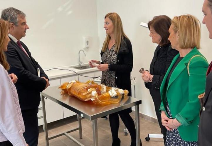 Regional minister Juan María Vázquez visits the facilities of the UCAM&#039;s Bachelor&#039;s Degree in Veterinary