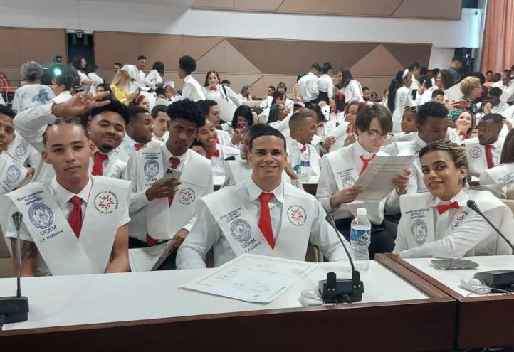 UCAM graduates 300 students in Havana as university specialists in Cuisine and Cookery