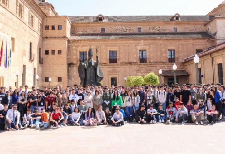 Family photo of the Science Olympiads 2024