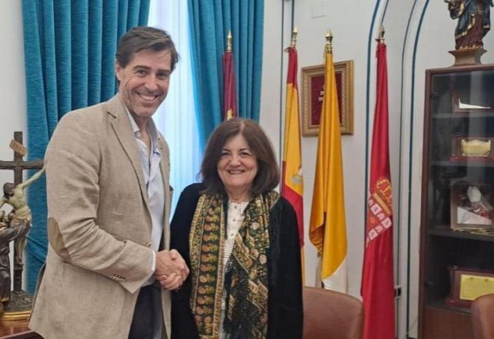 The presidents of both entities, María Dolores García Mascarell and Raúl Chapado, signed the agreement at the Los Jerónimos Campus.