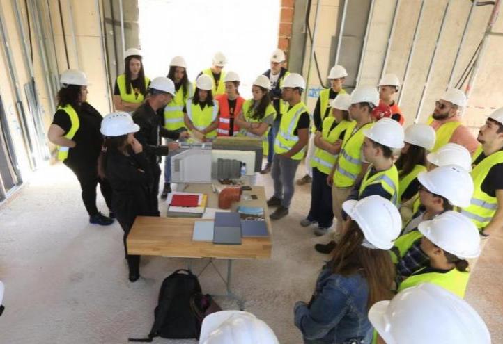 Students are in direct contact with the profession.