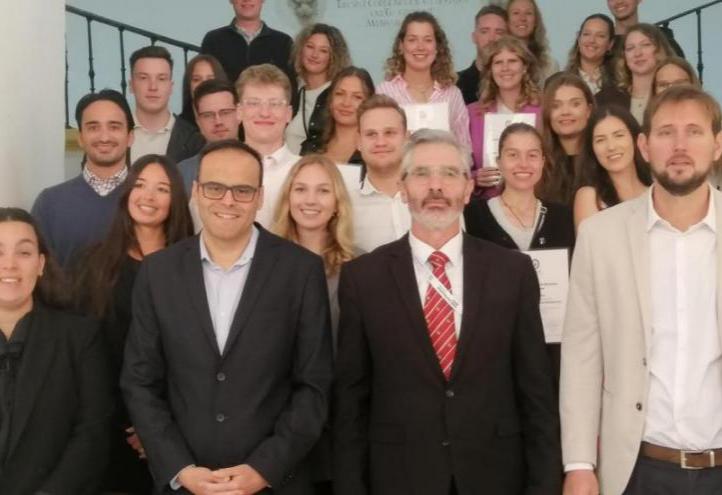 German FOM students with Pablo Blesa, Vice-Rector of International Relations and Communication, and the coordinators of the training programme