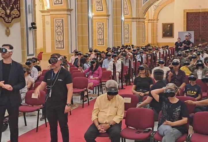 105 people, all wearing virtual reality goggles, participated in an immersive CPR class.