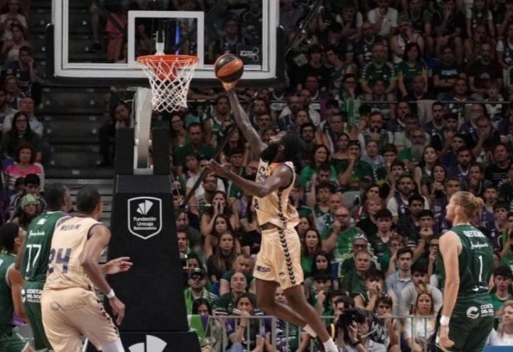 Howard Sant-Roos making a basket during the fifth game of the finals