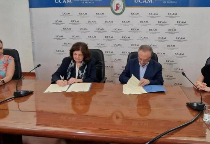 The agreement was signed by the presidents of both entities, María Dolores García and Tomás Fuertes.