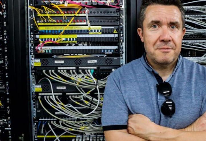 Horacio Pérez at the servers of UCAM&#039;s BIO-HPC Research Group