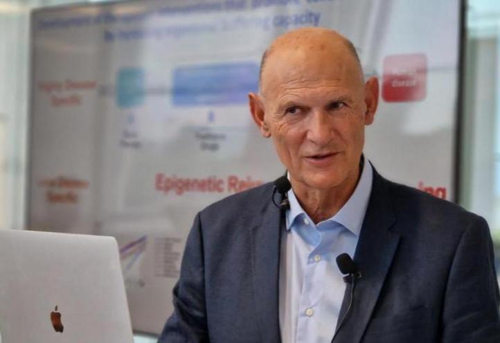 Juan Carlos Izpisua during a conference at UCAM HiTech