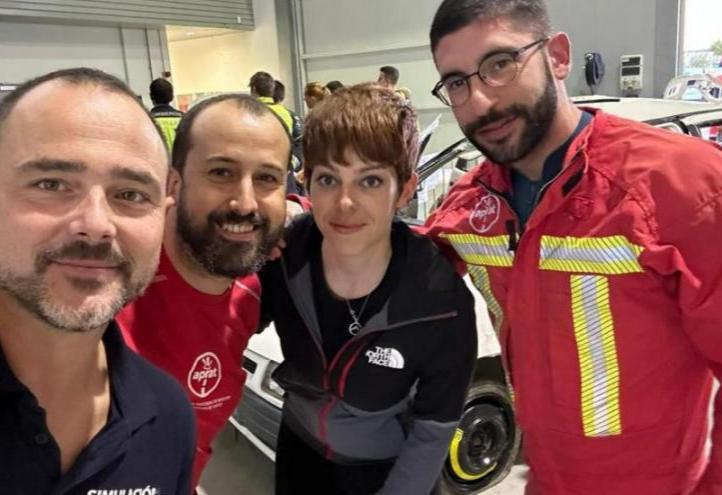 The researcher Ana Nicolás, together with Sergio Nieto (UCAM researcher), Manuel Pons (UCAM doctoral student), and a study volunteer during an experimental phase prior to the project.