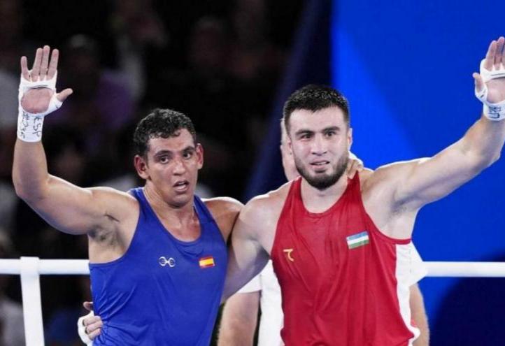 Ayoub Ghadfa y Bakhodir Jalolov after the fight (Photo: COE - Spanish Olympic Committee)