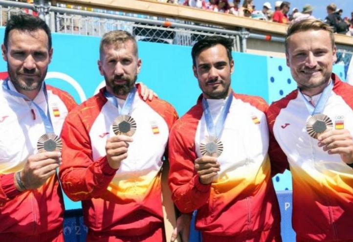 Craviotto, Arévalo, Germade and Cooper with the bronze medal at Paris 2024 (Photo: COE - Spanish Olympic Committee)