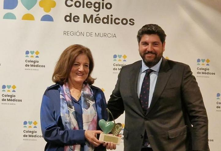The UCAM president received the award from the president of the Autonomous Community of the Region of Murcia