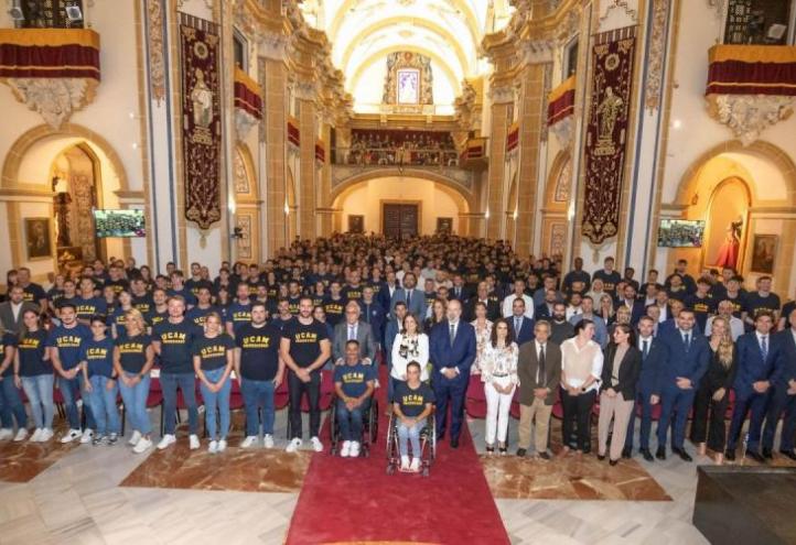 Group photo of the UCAM Sports Gala 2024