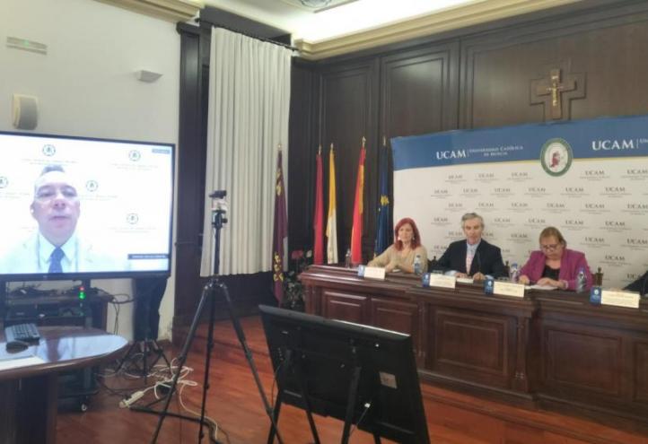 Photo of the inauguration ceremony in the Chapter House of the Murcia Campus.