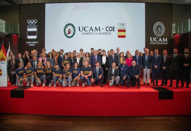 Group photo following the presentation of the new Alma Mater Higher Education Centre.