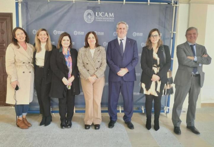 The UCAM President, María Dolores García, (c.) together with the ONCE Regional Delegate in Murcia, Juan Carlos Morejón de Girón.
