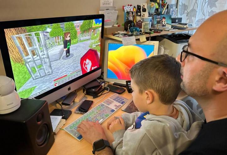 Researcher Daniel Guillén playing the educational video game developed by UCAM in Minecraft Education Edition to teach CPR.